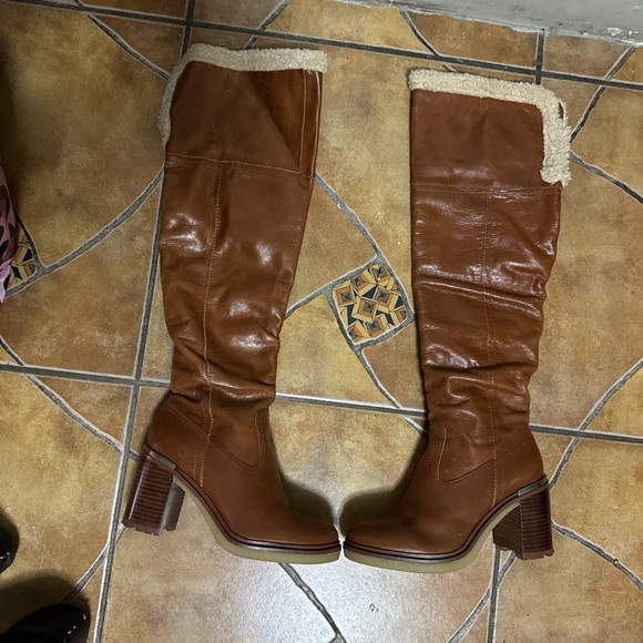 Vince Camuto “VC Gambrel” Brown upper Leather boots - Picture 2 of 5